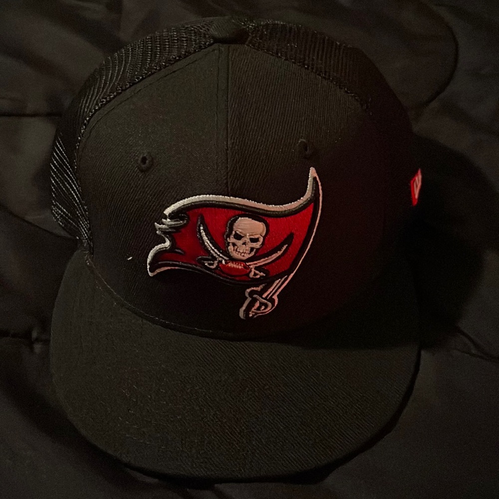Tampa bay buccaneers hat black